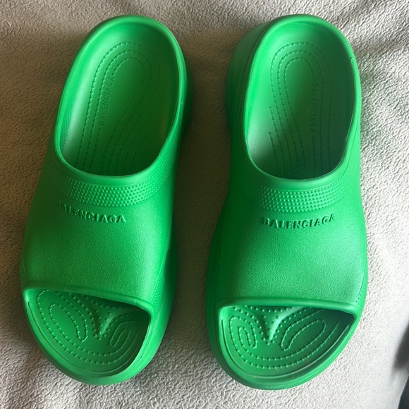 Balenciaga crocs In green size 9 / 39 - Picture 2 of 5